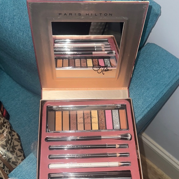 Paris Hilton Eye-Conic Eyeshadow Palette - Picture 3 of 4